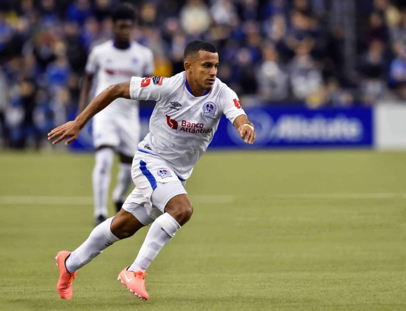 OFICIAL: Edwin Rodríguez deja el Olimpia y firma con el Aris de Grecia; los detalles de su contrato