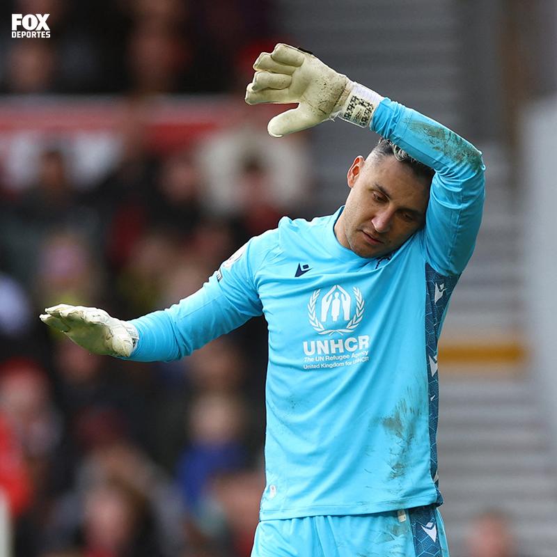 Duro golpe en la cara, nuevo dorsal y termina MVP: Así fue el dulce debut de Keylor Navas en la Premier League (FOTOS)