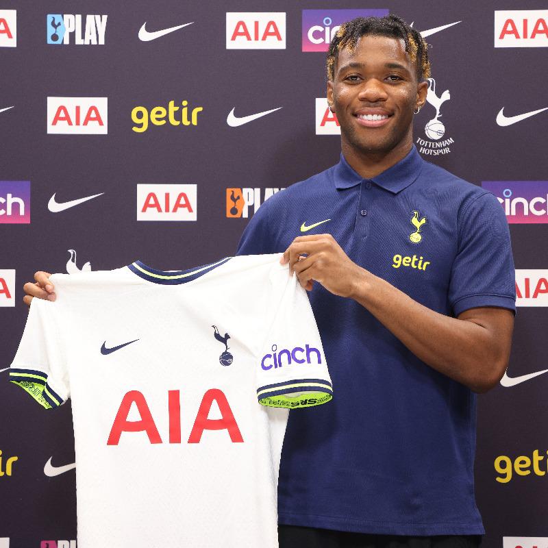 Llegó al Barcelona en este mercado y pide salir; ofertón del United por figura del Real Madrid y Cavani jugará en España