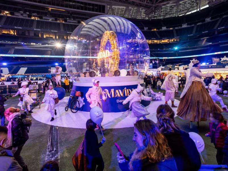 Primero un partido de NFL y ahora un pueblo navideño: así transformaron el Santiago Bernabéu, estadio del Real Madrid