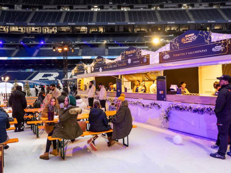 Primero un partido de NFL y ahora un pueblo navideño: así transformaron el Santiago Bernabéu, estadio del Real Madrid