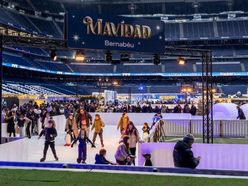 Primero un partido de NFL y ahora un pueblo navideño: así transformaron el Santiago Bernabéu, estadio del Real Madrid