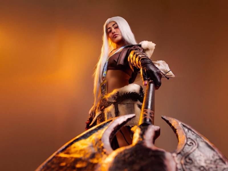 Entre trajes y videojuegos, Alexandra Díaz Zangari transforma su pasión por la ficción en su mayor expresión artística.