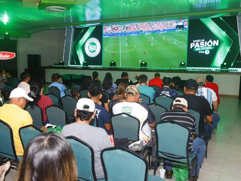 Maestros de obra, ingenieros, arquitectos y albañiles se reunieron para vivir la emoción de los cuartos de final del Mundial 2026.