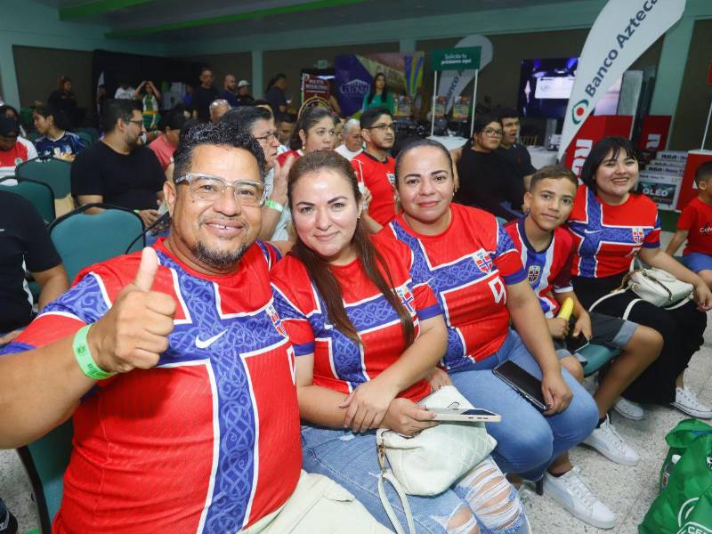 El estadio virtual instalado en la UTH fue el escenario donde los invitados disfrutaron del encuentro entre Inglaterra y Noruega.