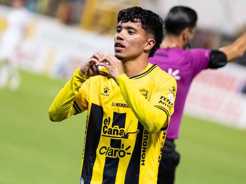 Roberto Osorto aportó con gol y asistencia en la remontada de Real España ante Olimpia en la tercera jornada de las triangulares.