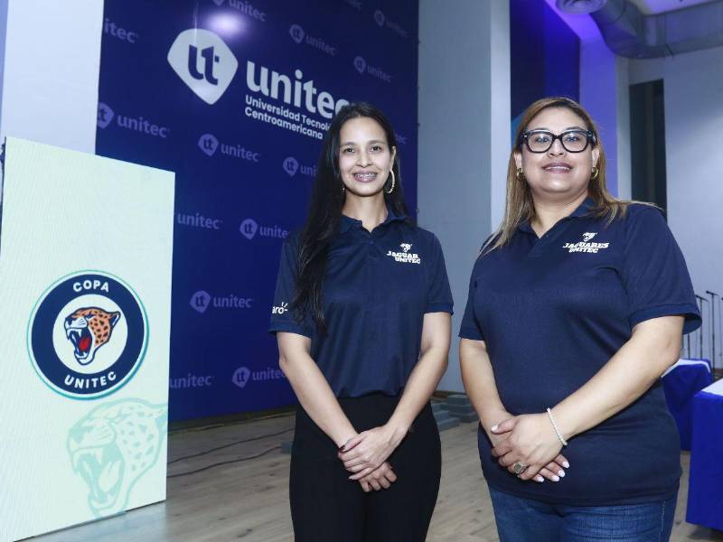 Marisabel Sosa, oficial encargada de eventos deportivos junto a Jennifer Velázquez, directora de Vida Estudiantil de Unitec.