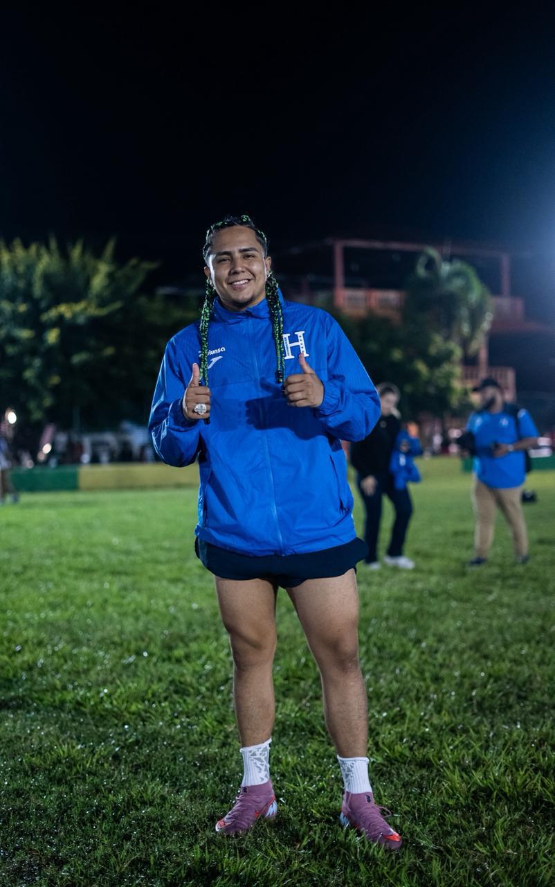 Supremo aparece de rodillas en el Municipal Ceibeño y Shin Fujiyama sorprende: concentración de los tiktokers de Honduras