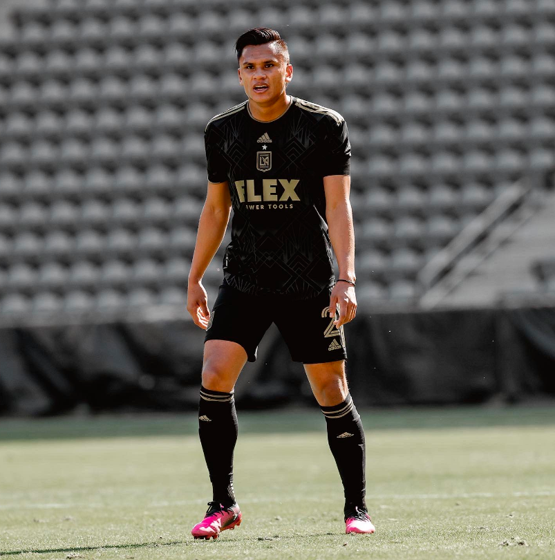 Portando el dorsal “2”, el central Denil Maldonado debutó con el LAFC en el BMO Stadium.