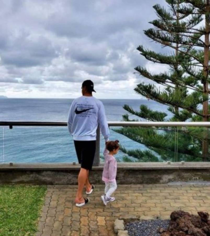 Escapadita a la isla, ejercicios y su hijo con look catracho: Así fue la cuarentena de Cristiano Ronaldo