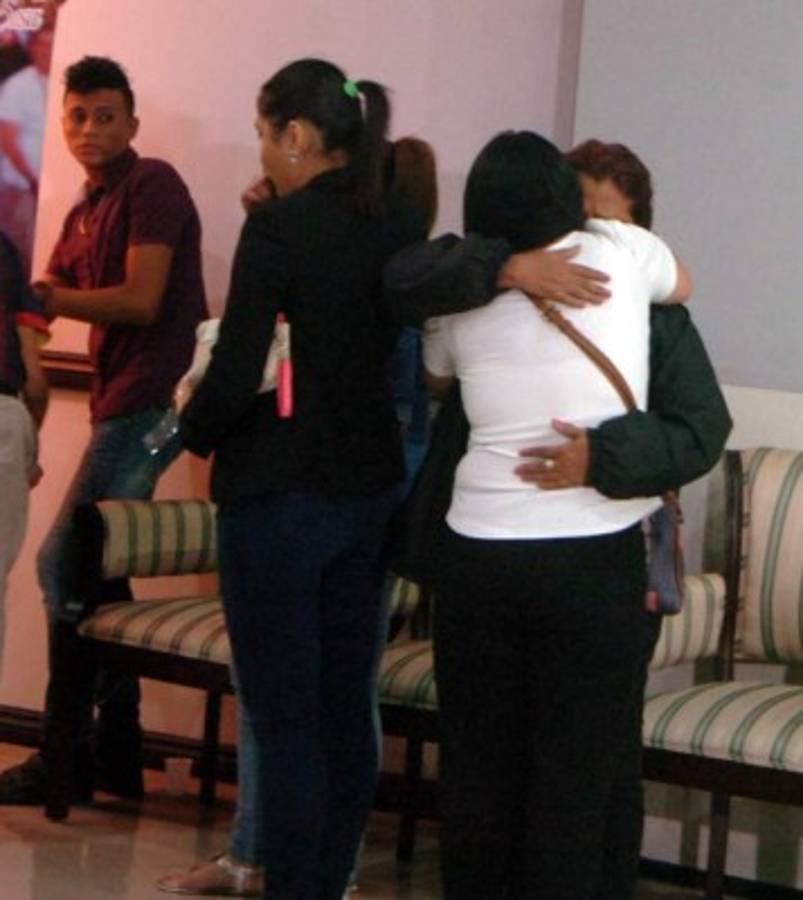 Desconsolada y sin resignación, así sufre madre de Arnold Peralta