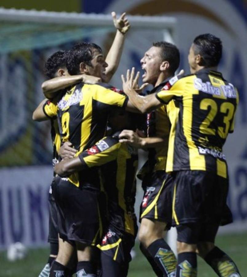 FOTOS: El álbum del delantero del Real España Nicolás Cardozo