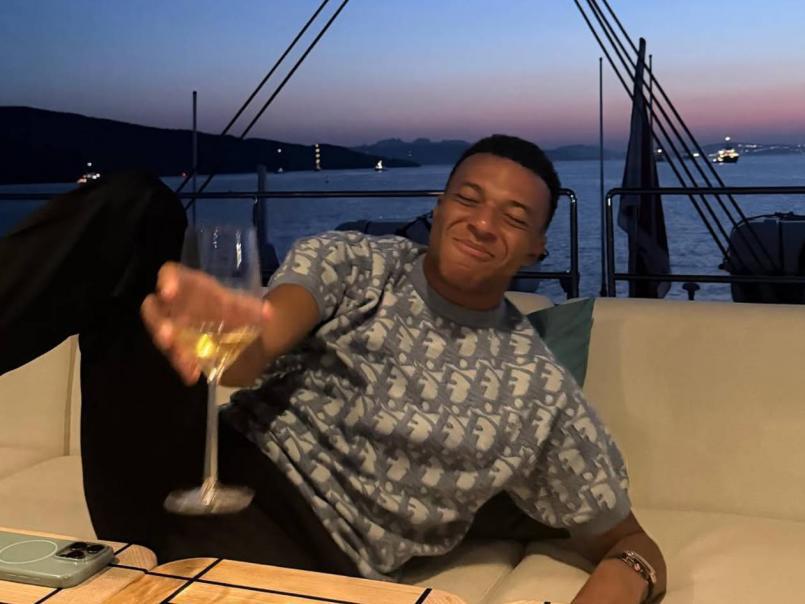 Mbappé sorprende al romper contrato y estaría cerca de llegar a un nuevo acuerdo