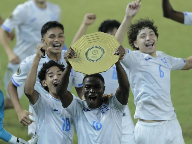 La eufórica celebración de Honduras tras clasificar al Mundial Sub-17, el gesto del técnico y el apagón que sorprendió