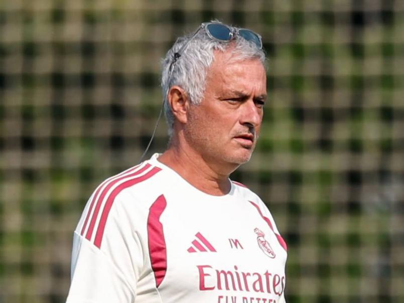 Mourinho pide sacar a tres futbolistas de Real Madrid y recibe contundente respuesta