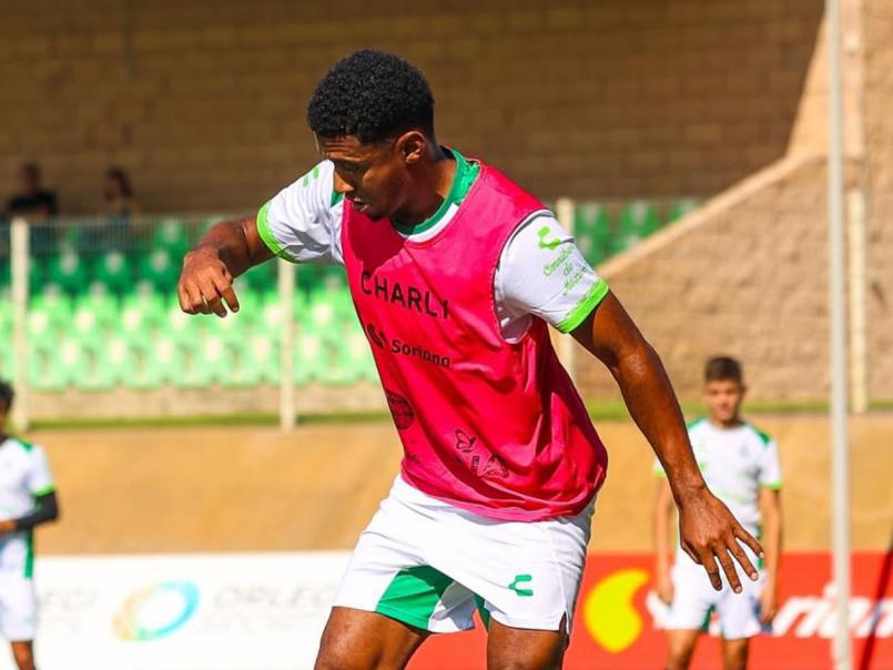 Choco Lozano ya lo sabe: la contundente decisión que tomaría Santos Laguna con el futuro del futbolista hondureño