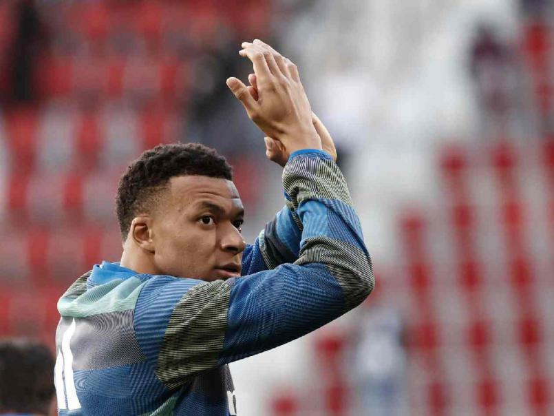 Las imágenes que confirman el romance entre Mbappé y Ester Expósito: fueron captados en un jet privado en Madrid