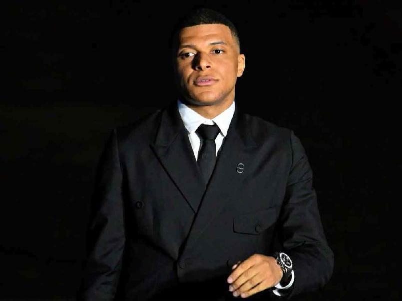 Las imágenes que confirman el romance entre Mbappé y Ester Expósito: fueron captados en un jet privado en Madrid