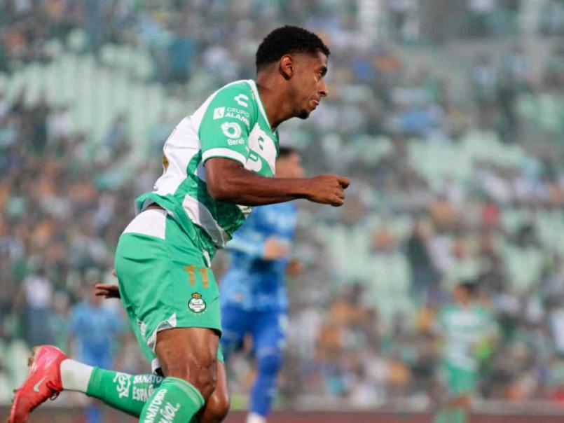 Choco Lozano ya lo sabe: la contundente decisión que tomaría Santos Laguna con el futuro del futbolista hondureño