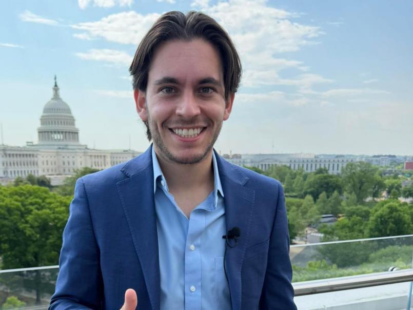 Carlos Espina revela que desea comprar al Victoria tras descender a Segunda División, pero señala que tiene un problema