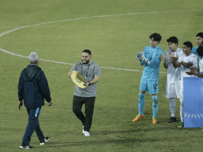 La eufórica celebración de Honduras tras clasificar al Mundial Sub-17, el gesto del técnico y el apagón que sorprendió