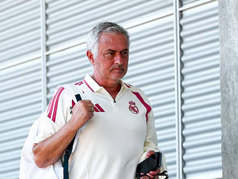 Mourinho pide sacar a tres futbolistas de Real Madrid y recibe contundente respuesta