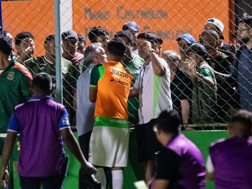 ¿Qué le dijo Lavallén al aficionado? Esto fue lo que desató la pelea y visita especial de Francisco Molina en Choloma