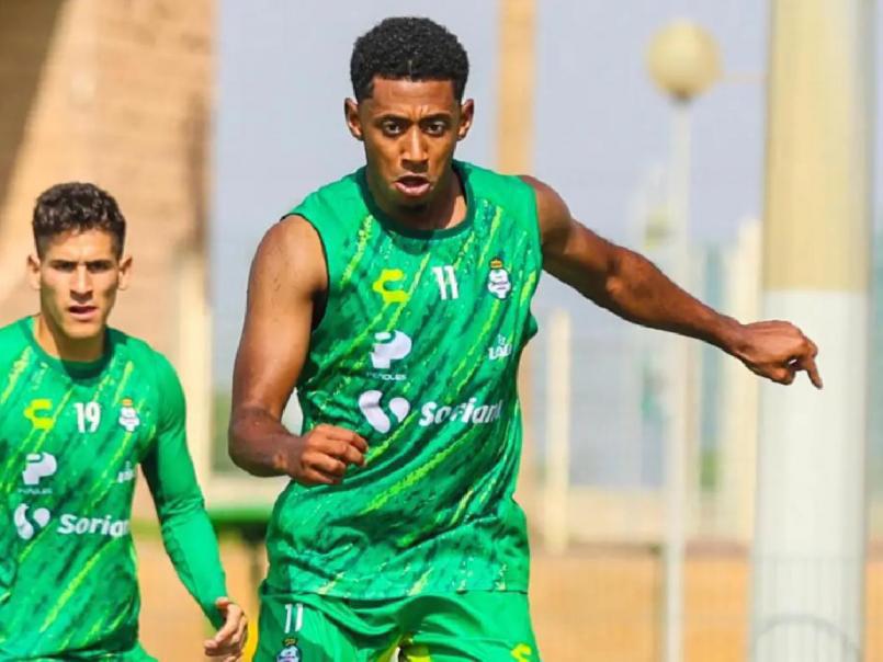 Choco Lozano ya lo sabe: la contundente decisión que tomaría Santos Laguna con el futuro del futbolista hondureño