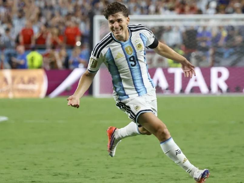 Barcelona en vilo: gigante de Europa va por Julián Álvarez y revelan la oferta y trueque