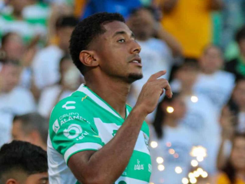 Choco Lozano ya lo sabe: la contundente decisión que tomaría Santos Laguna con el futuro del futbolista hondureño