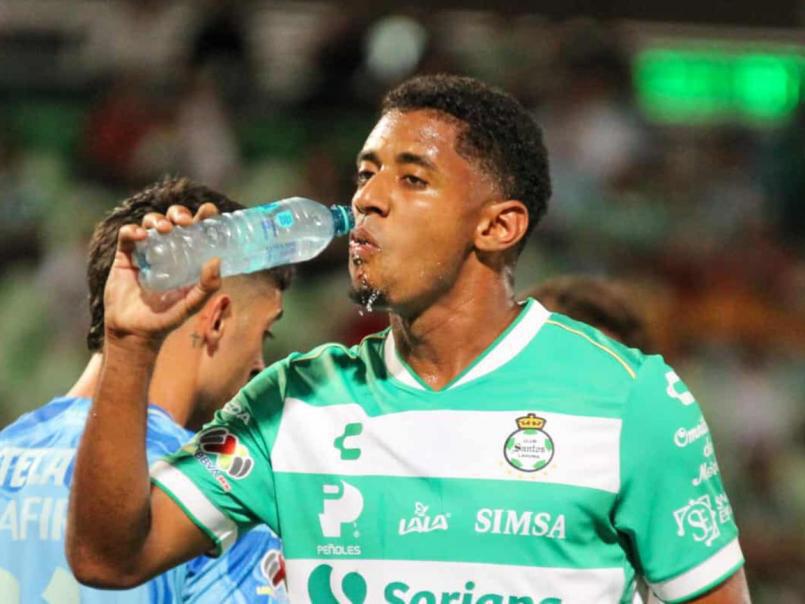 Choco Lozano ya lo sabe: la contundente decisión que tomaría Santos Laguna con el futuro del futbolista hondureño