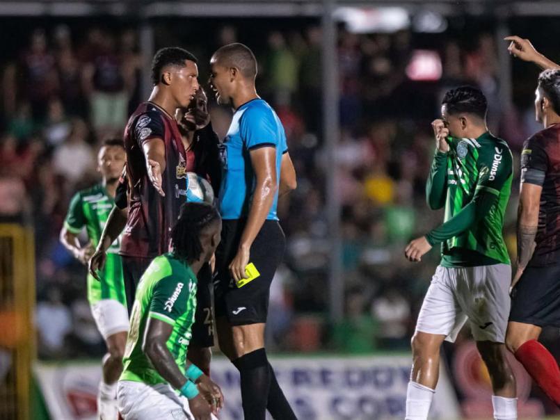 ¿Qué le dijo Lavallén al aficionado? Esto fue lo que desató la pelea y visita especial de Francisco Molina en Choloma