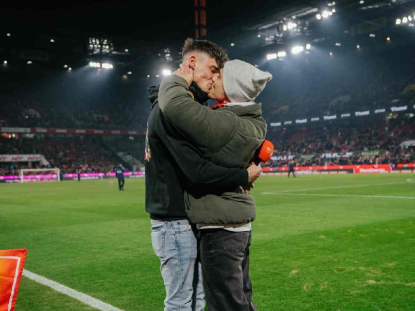 El romance que le da la vuelta al mundo del fútbol: árbitro le pide matrimonio a su novio antes de un partido de Europa