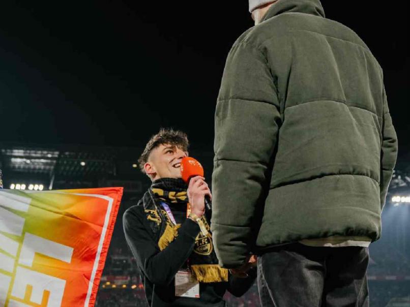 El romance que le da la vuelta al mundo del fútbol: árbitro le pide matrimonio a su novio antes de un partido de Europa
