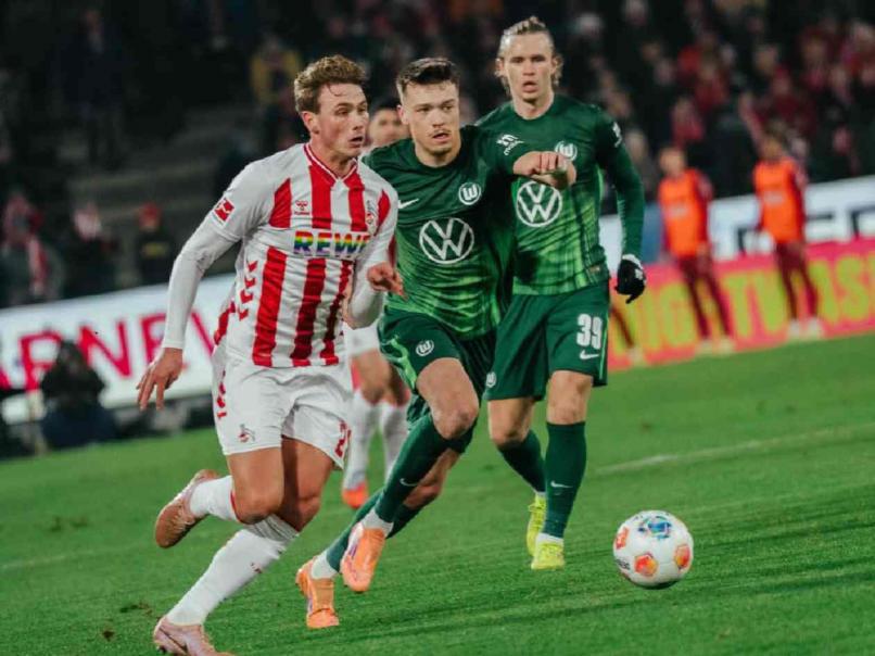 El romance que le da la vuelta al mundo del fútbol: árbitro le pide matrimonio a su novio antes de un partido de Europa