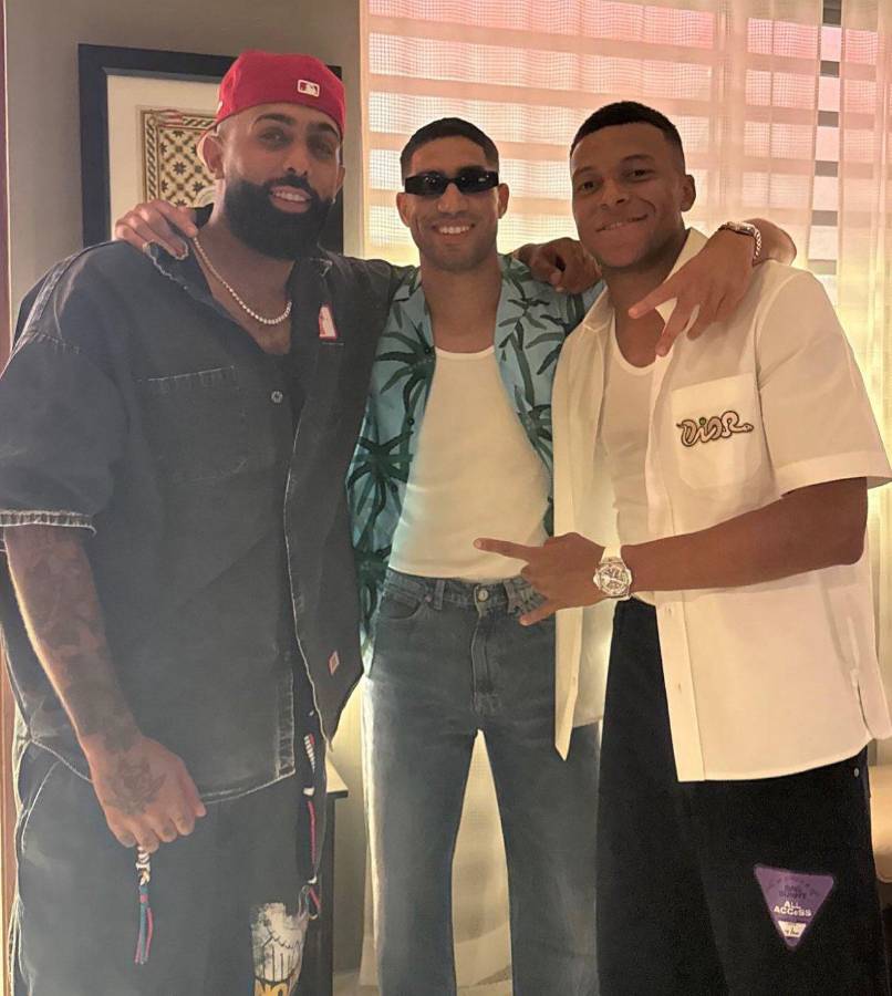 Mbappé y su mejor amigo se soltaron con Bad Bunny; Endrick festeja en exótico país y Vinicius sorprende