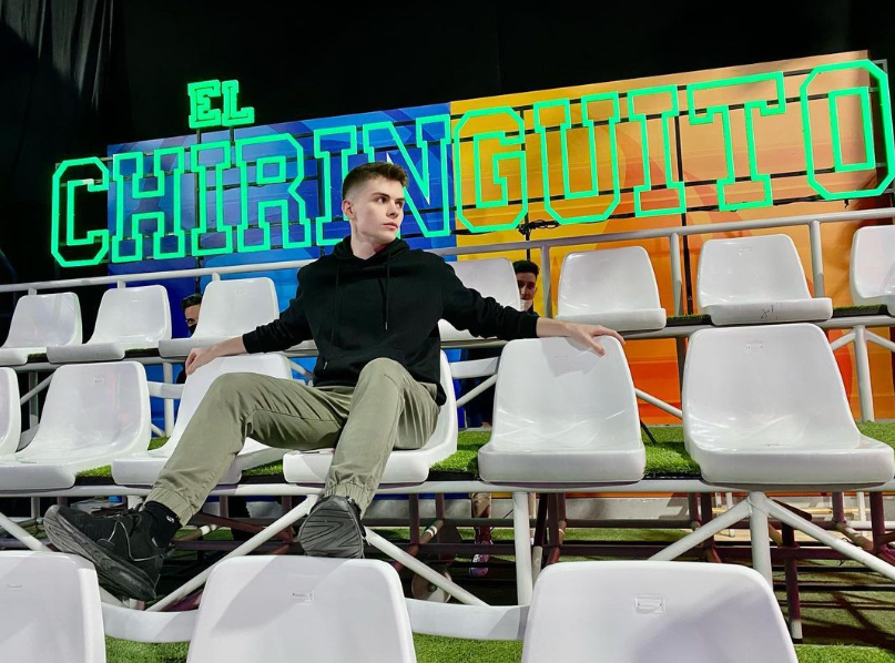 El salario y un exigente horario de trabajo: Pedrerol despide a uno de sus colaboradores más graciosos de ‘El Chiringuito’