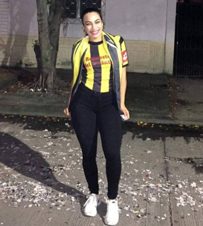 FOTOS: Así festejaron la Copa 12 las guapas aficionadas de Real España