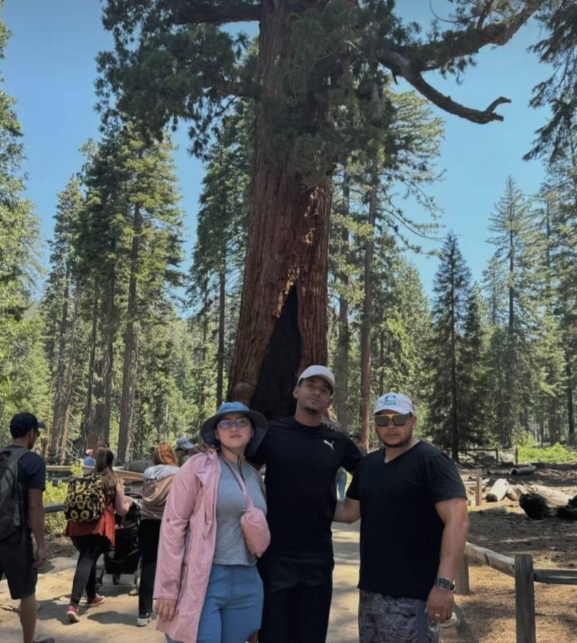 Choco Lozano se divierte con su bella pareja: Así son las vacaciones del hondureño previo a definir su futuro