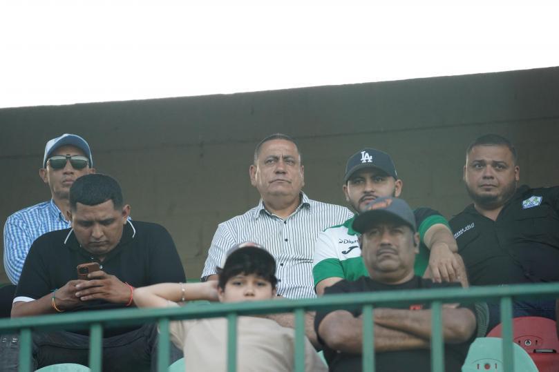 Marathón celebra previo a la final, nuevo DT de Olancho presente, peculiar corte a debutante y bellas chicas en el Yankel