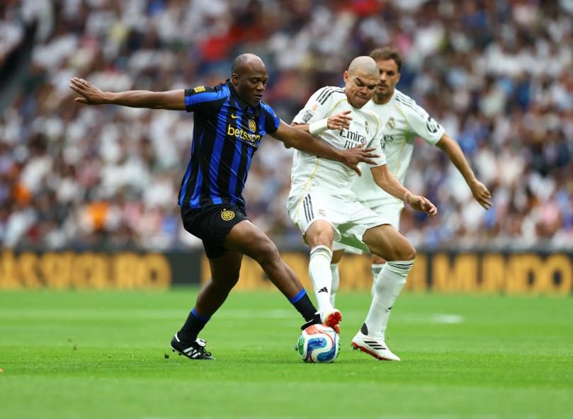 David Suazo enfrentó a las leyendas del Real Madrid: así le fue en el Bernabéu