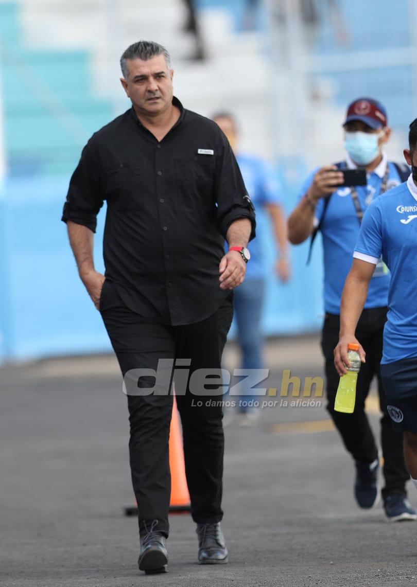 No pudo contener las lágrimas: Diego Vázquez llora y así fue captado en su último día como entrenador de Motagua
