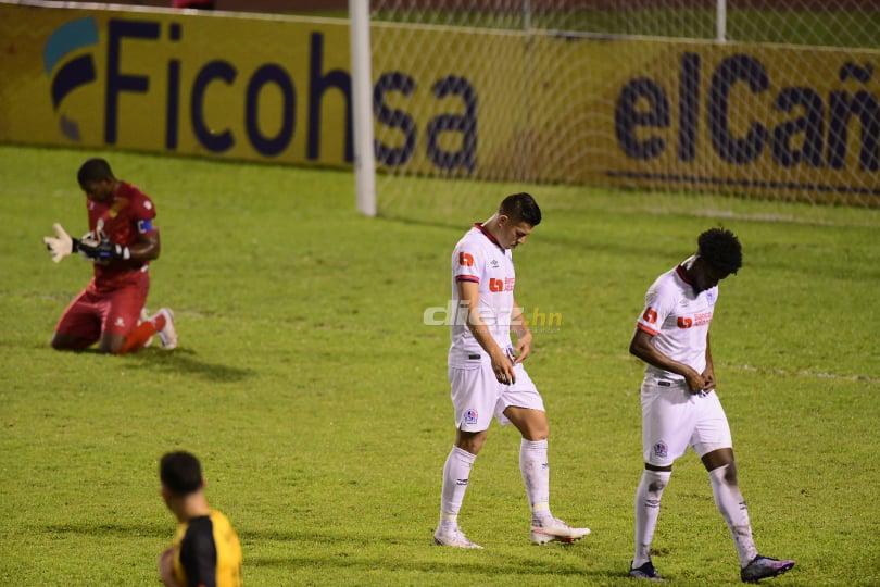 No lo viste en TV: La inesperada fotógrafa esposa de futbolista, la felicidad de Real España y Motagua; Pablo Lavallén sufrió desde el palco