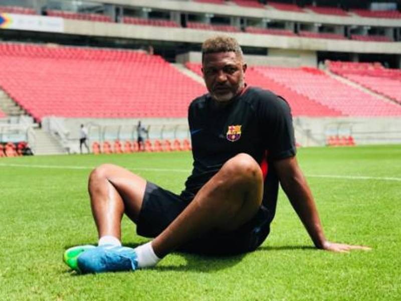 Oficial: Exfutbolista de Barcelona y asistente de Mourinho dirigirá al Juticalpa