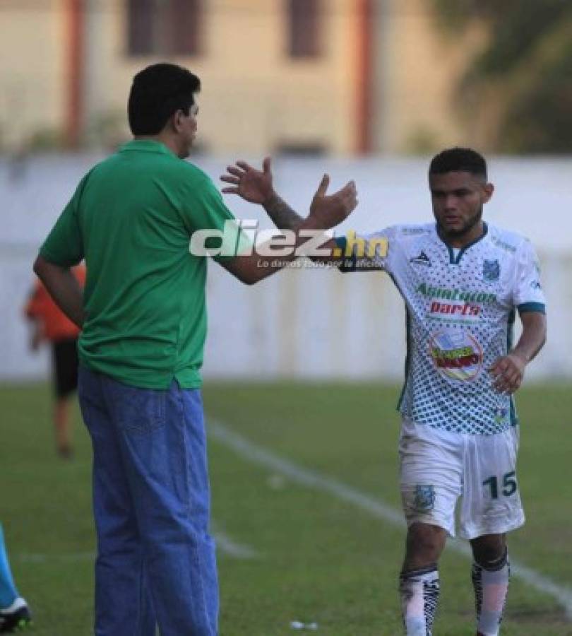 CURIOSO: La camisa de Alexander Aguilar, las gradas del Morazán y Castellón  