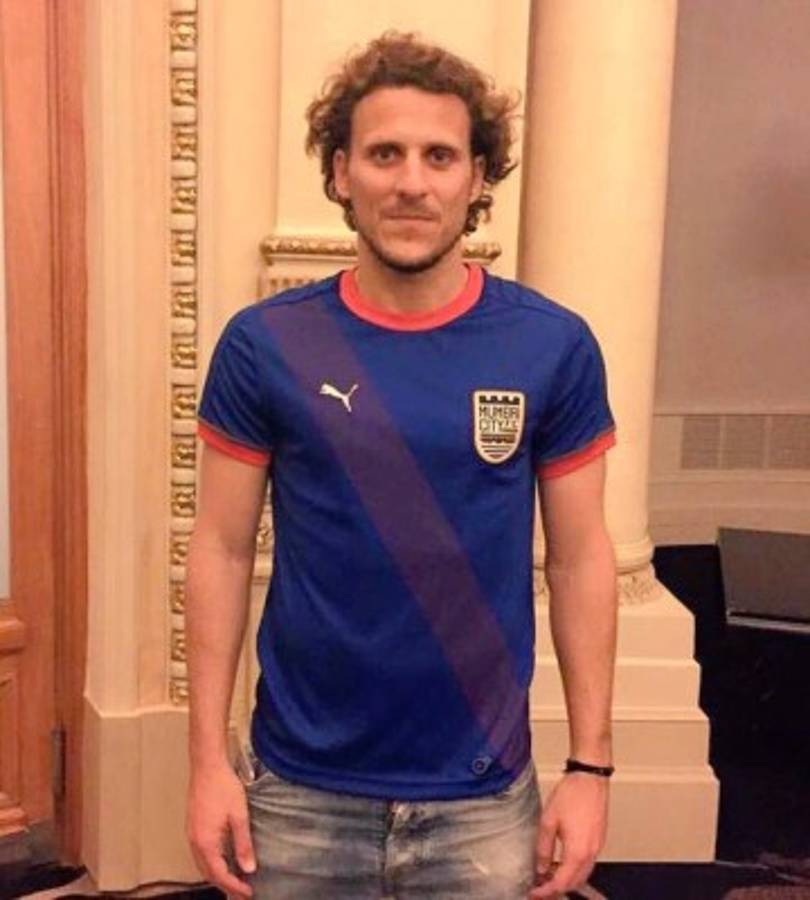 Los futbolistas que creíste que ya estaban retirados, pero siguen activos en ligas exóticas