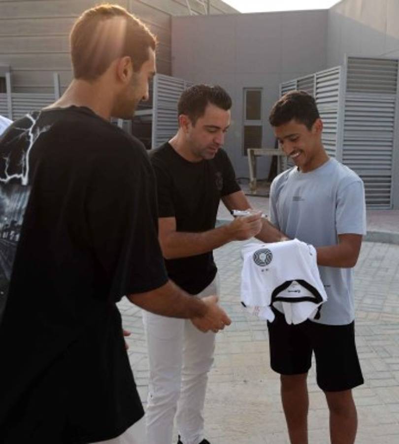 Entre lágrimas y amado: así fue el adiós de Xavi del Al-Sadd de Qatar mientras el Barcelona lo espera