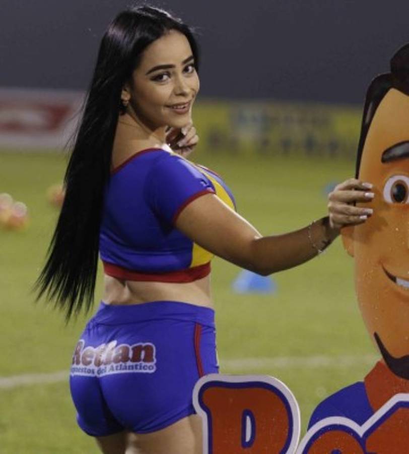 Las infartantes chicas que adornan la semifinal Real España-Marathón