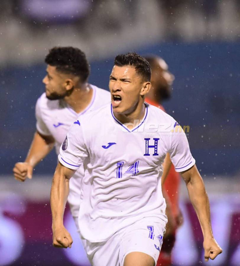 Júbilo en el Olímpico: Aficionados invaden la cancha en medio del triunfo de Honduras sobre Canadá en Liga de Naciones