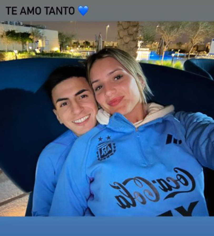 Besos y mucho amor tras sufrida clasificación: jugadores de la selección argentina recibieron a sus esposas en la concentración
